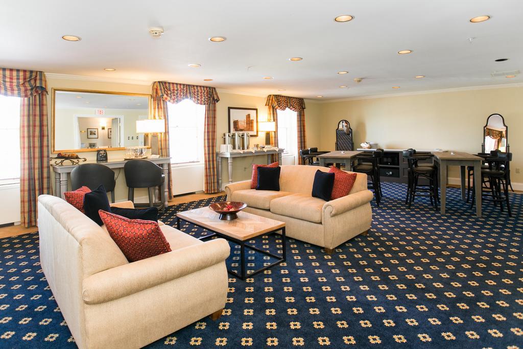 איסטון The Tidewater Inn מראה חיצוני תמונה