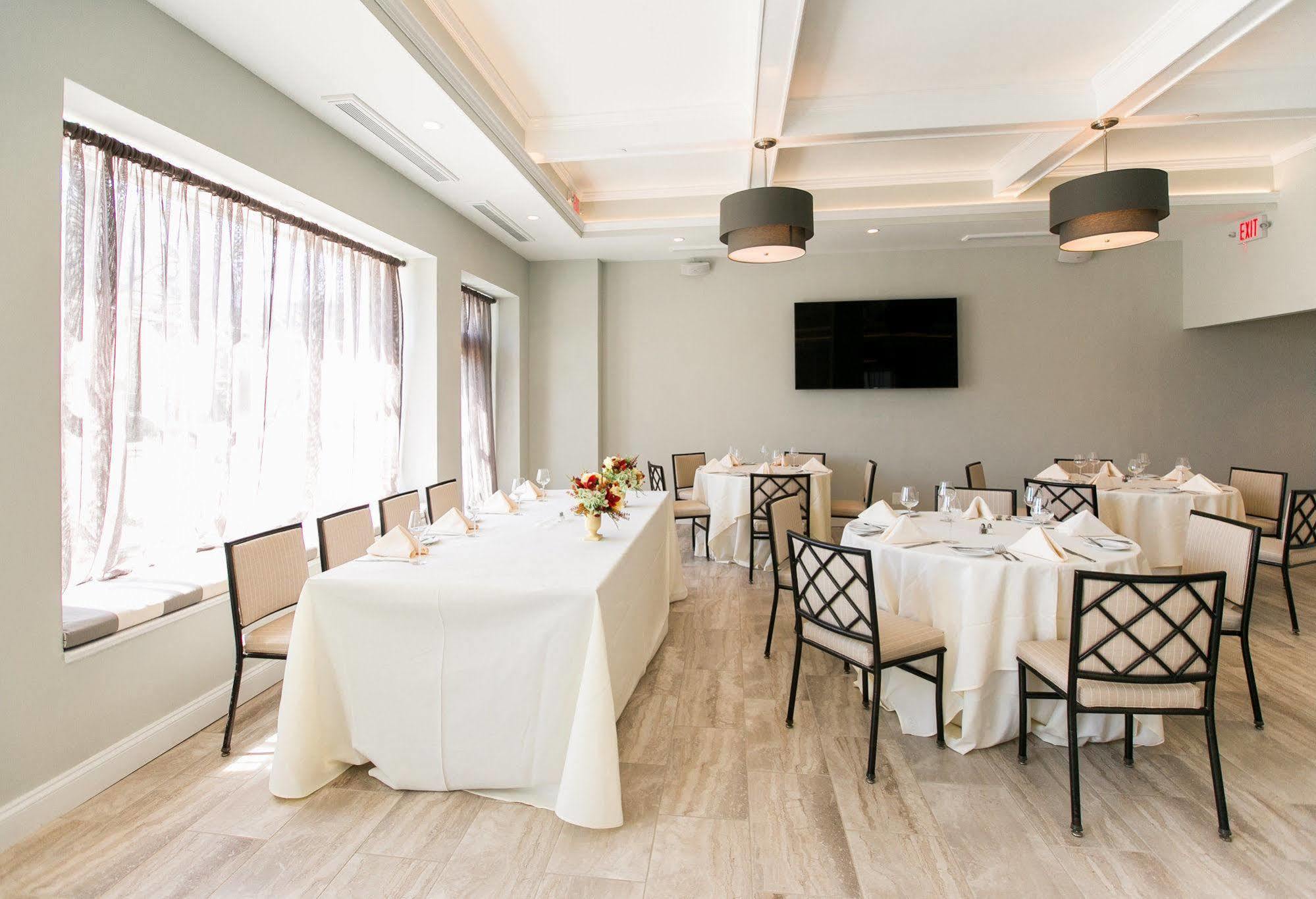 איסטון The Tidewater Inn מראה חיצוני תמונה